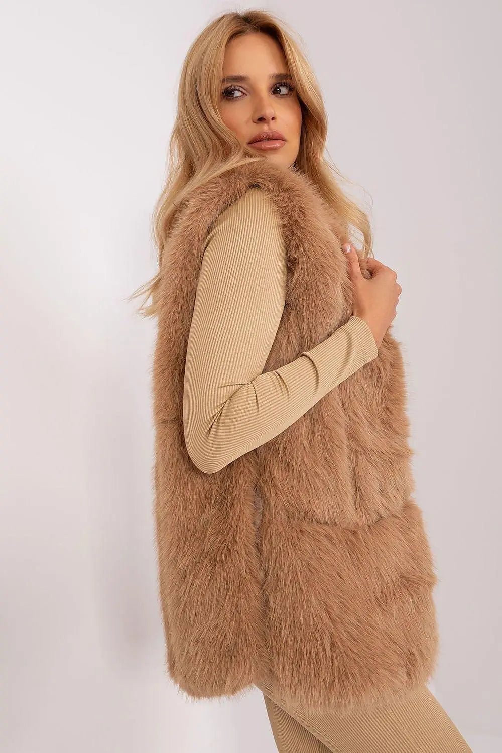 Gilet model AT fur vest - Honesty Sales