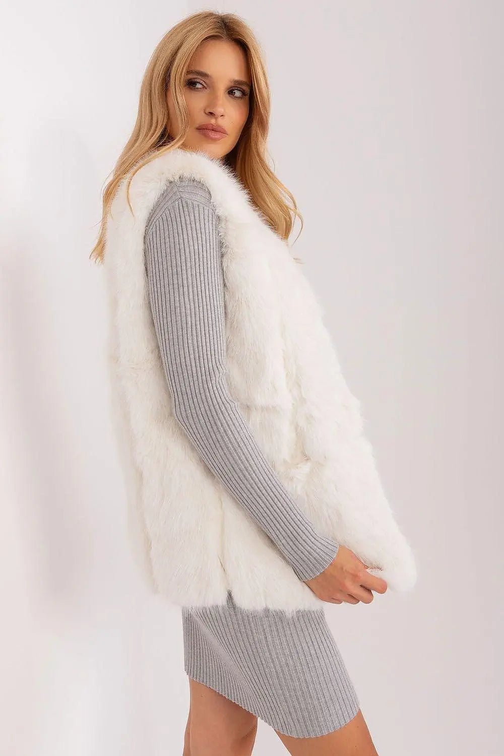 Gilet model AT fur vest - Honesty Sales