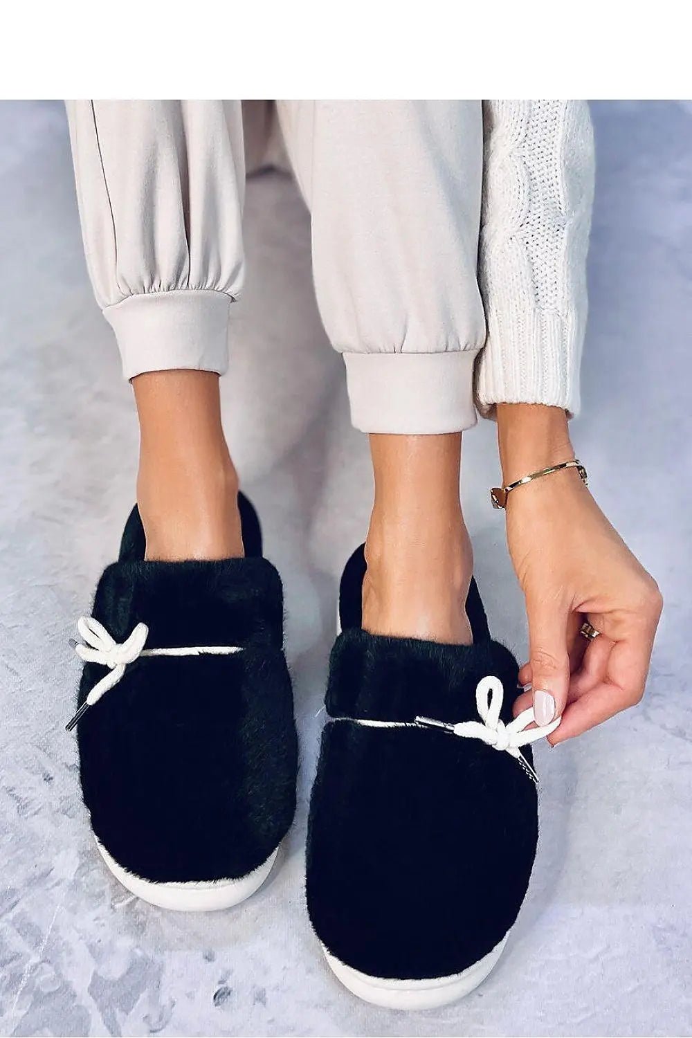 Inello Women's fur slippers with a bow - Honesty Sales