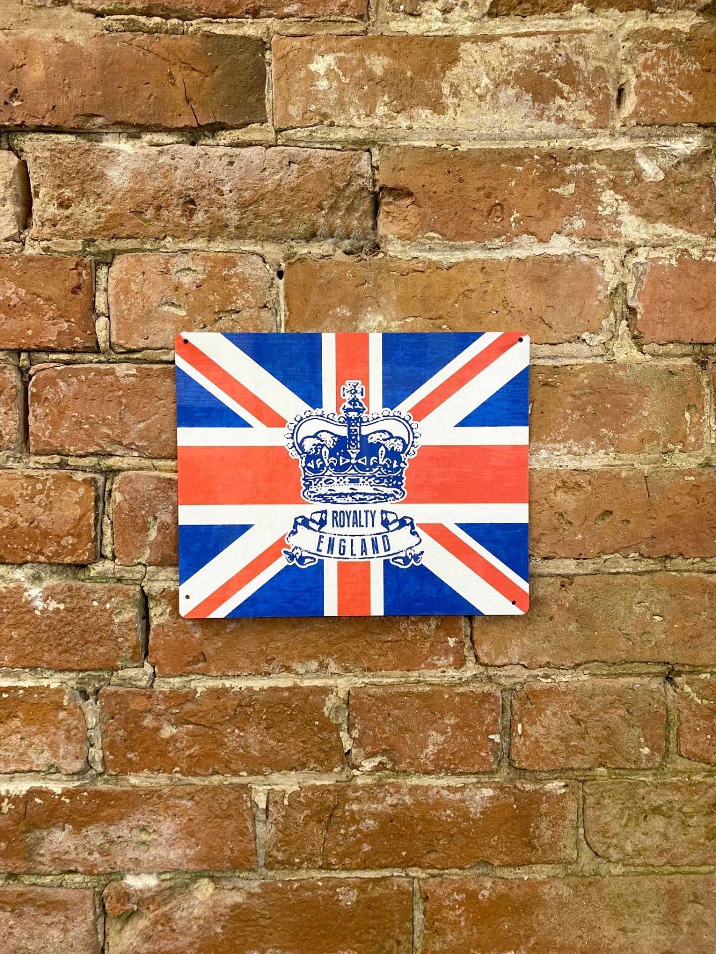 Metal Advertising Wall Sign - Grunge British With Crown - Honesty Sales