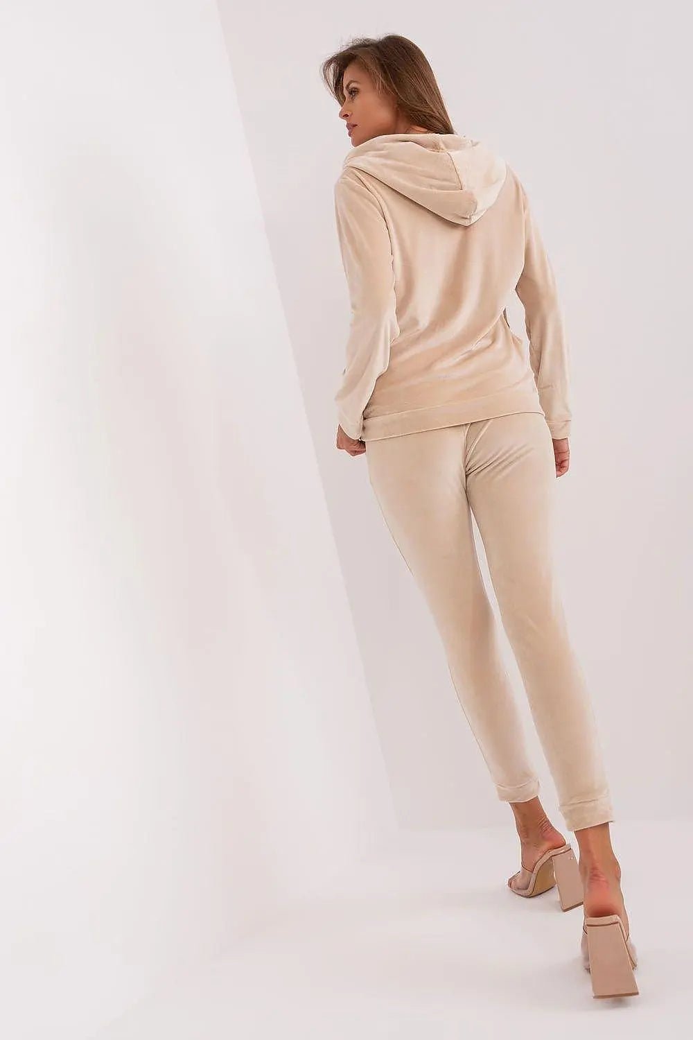 Relevance long sleeves sweatshirt with zipper, hood and slip pockets - Honesty Sales