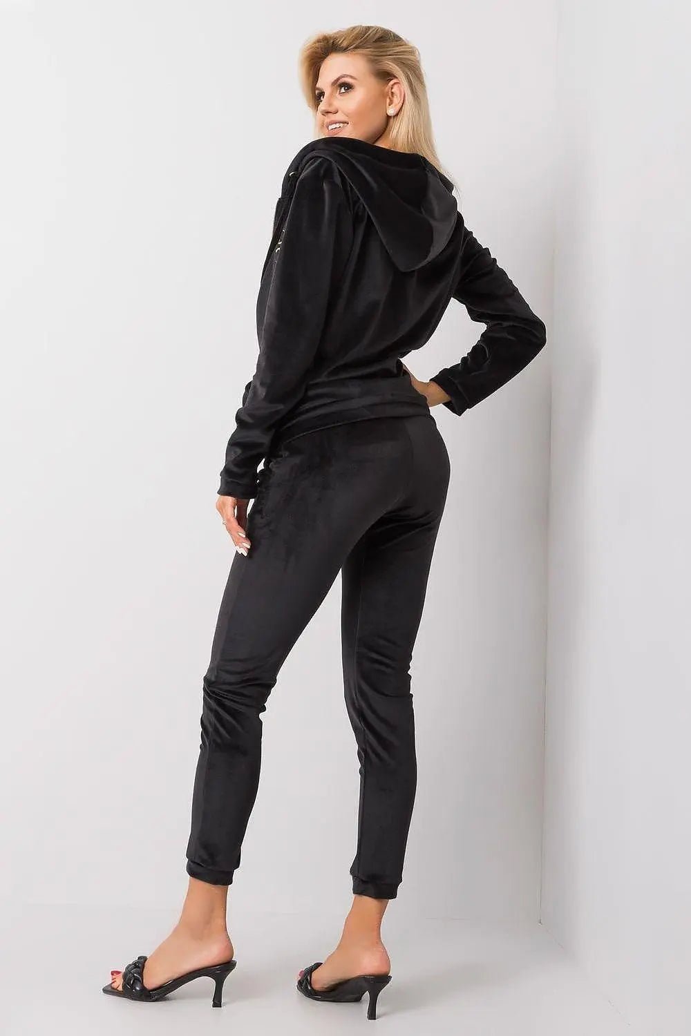 Relevance long sleeves sweatshirt with zipper, hood and slip pockets - Honesty Sales