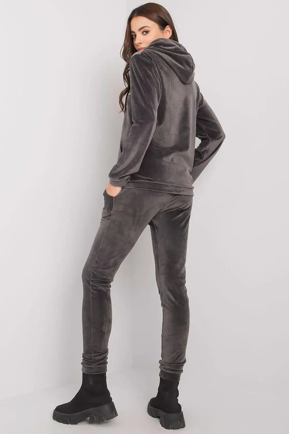 Relevance long sleeves sweatshirt with zipper, hood and slip pockets - Honesty Sales