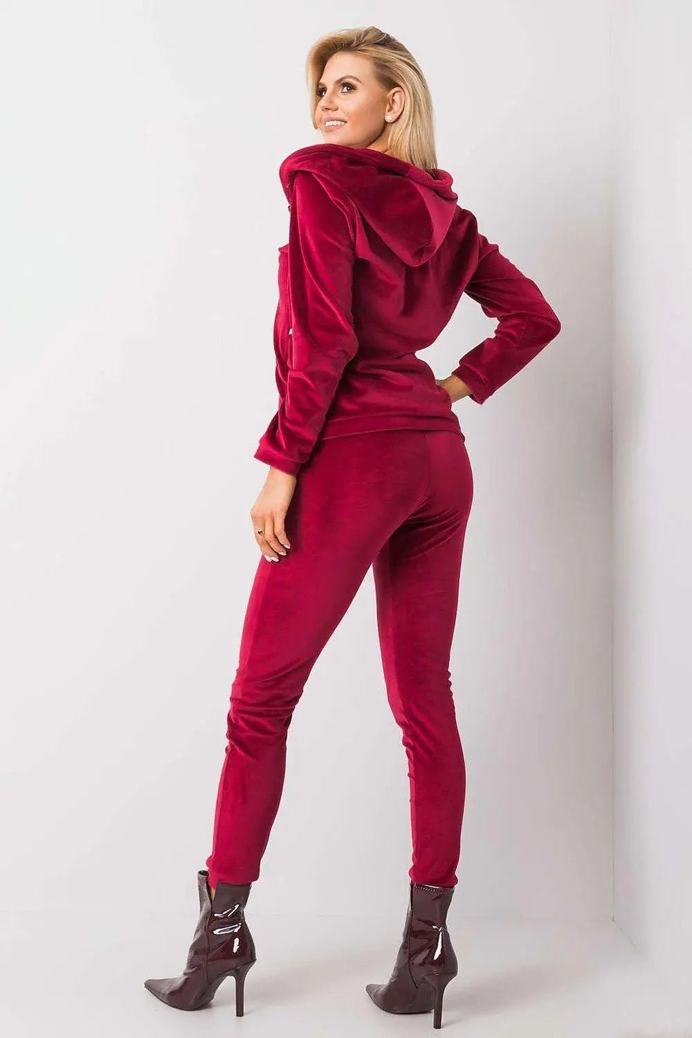 Relevance long sleeves sweatshirt with zipper, hood and slip pockets - Honesty Sales