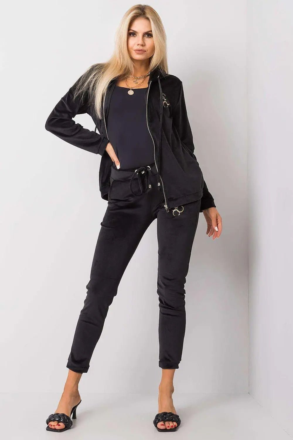 Relevance long sleeves sweatshirt with zipper, hood and slip pockets - Honesty Sales