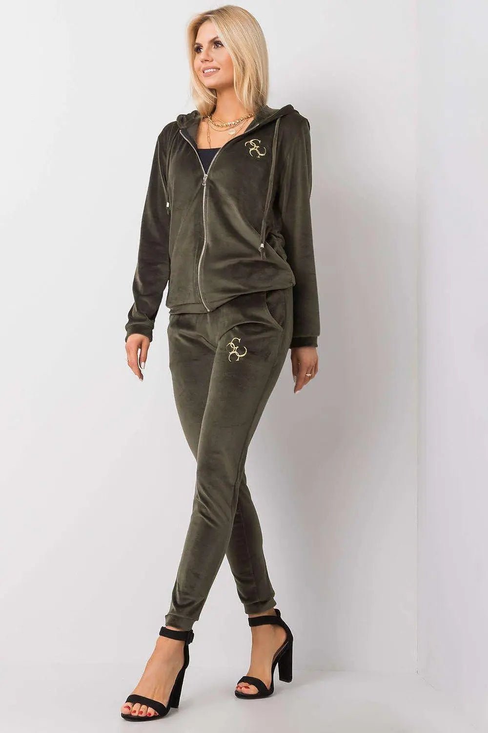 Relevance long sleeves sweatshirt with zipper, hood and slip pockets - Honesty Sales