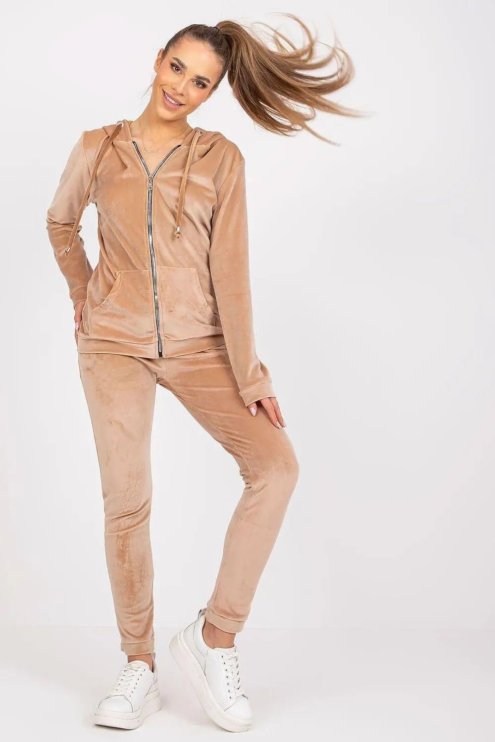 Relevance Velour set consisting of a sweatshirt and long pants - Honesty Sales