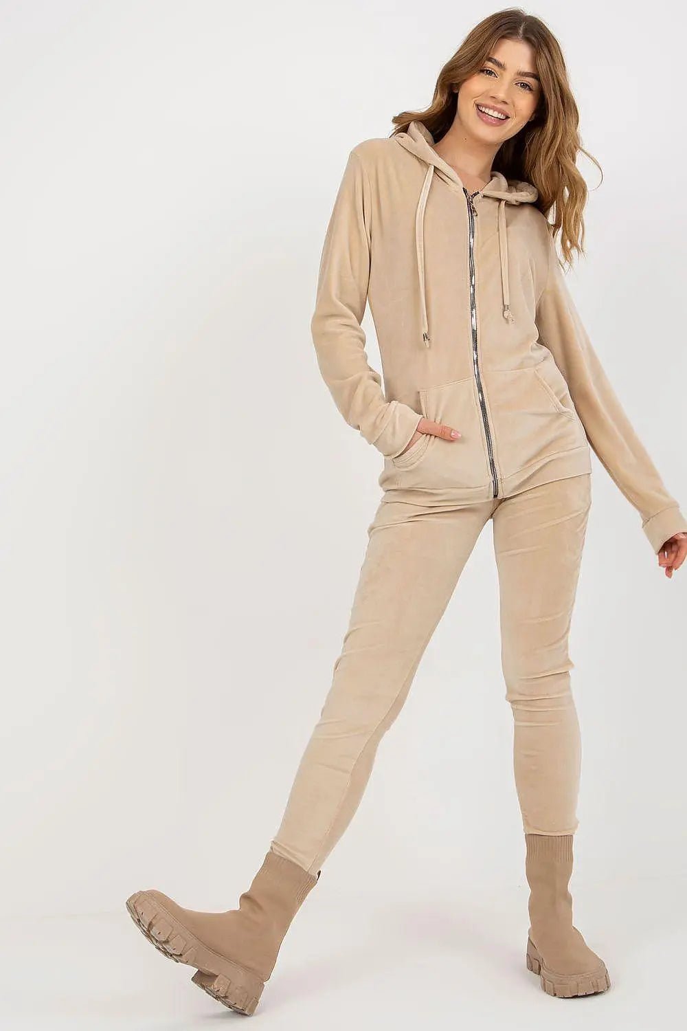 Relevance Velour set consisting of a sweatshirt and long pants - Honesty Sales
