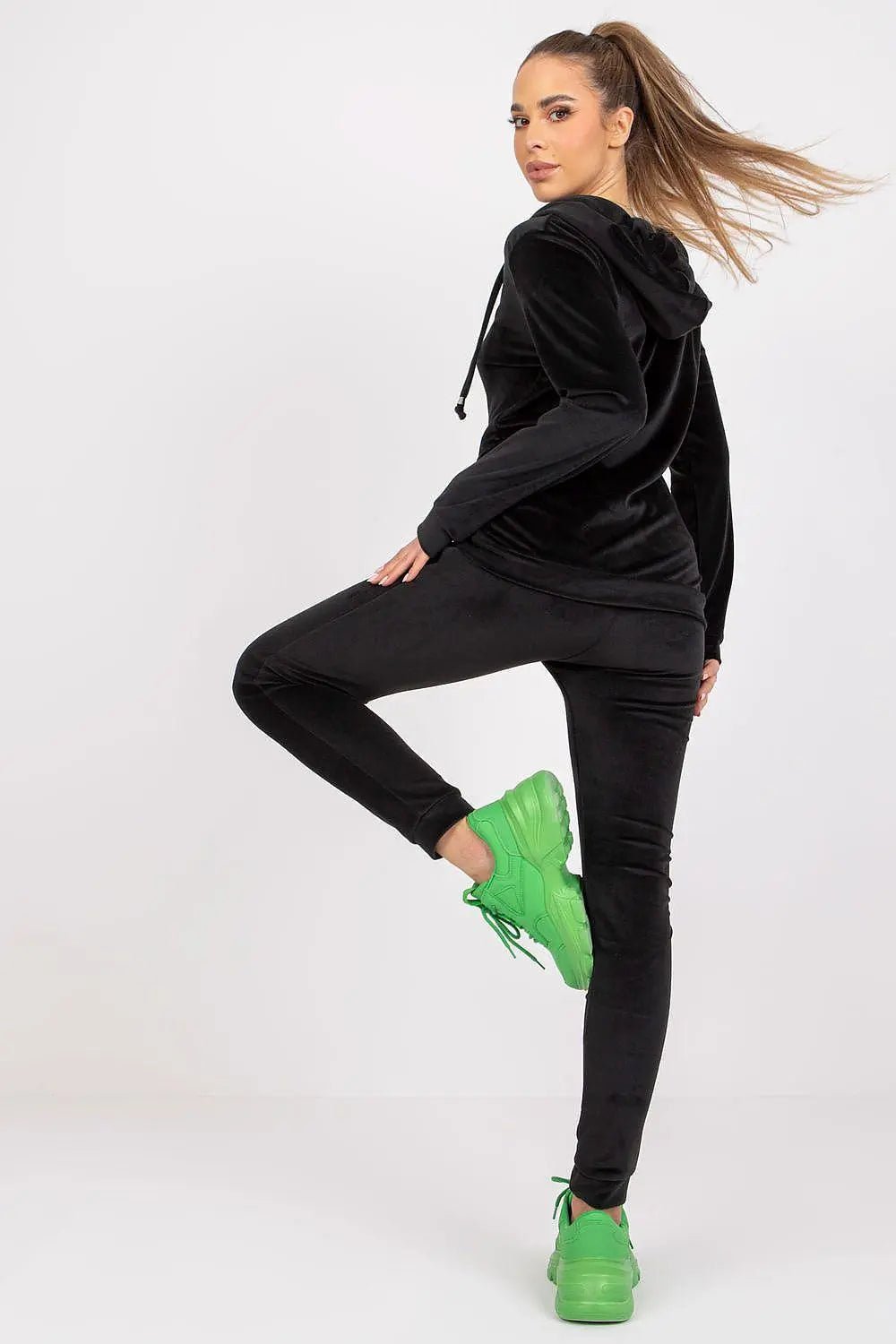 Relevance Velour set consisting of a sweatshirt and long pants - Honesty Sales