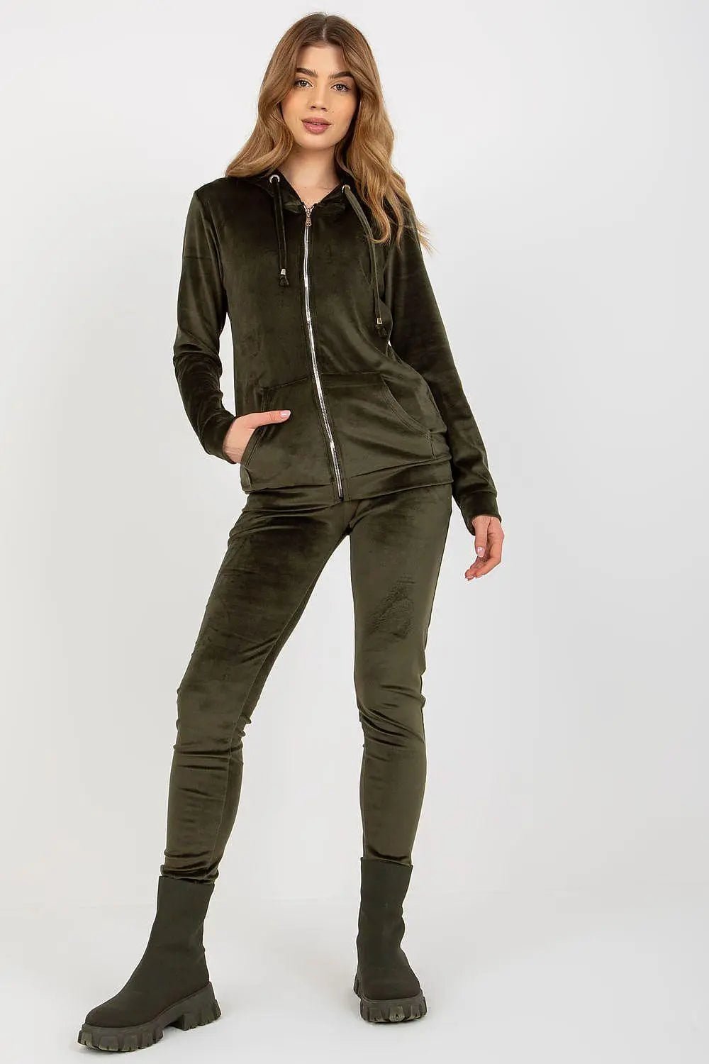 Relevance Velour set consisting of a sweatshirt and long pants - Honesty Sales