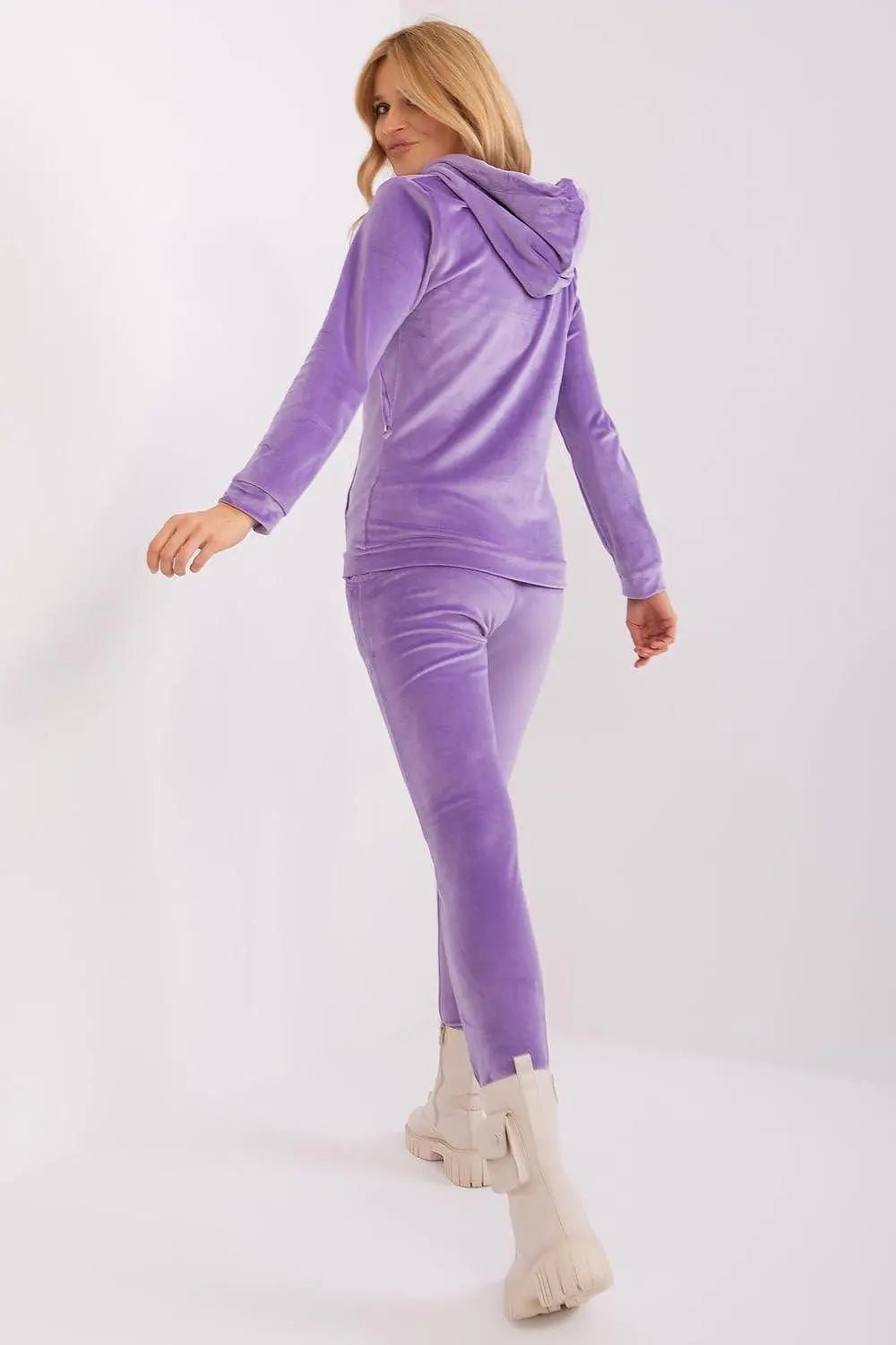 Relevance Velour set consisting of a sweatshirt and long pants - Honesty Sales