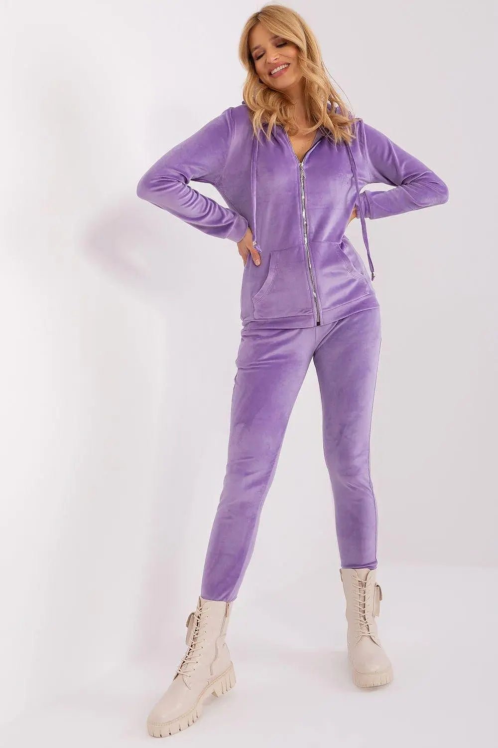 Relevance Velour set consisting of a sweatshirt and long pants - Honesty Sales