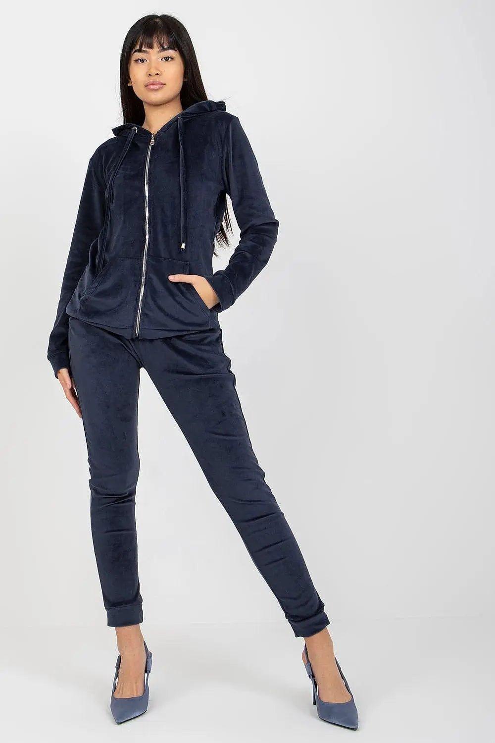 Relevance Velour set consisting of a sweatshirt and long pants - Honesty Sales