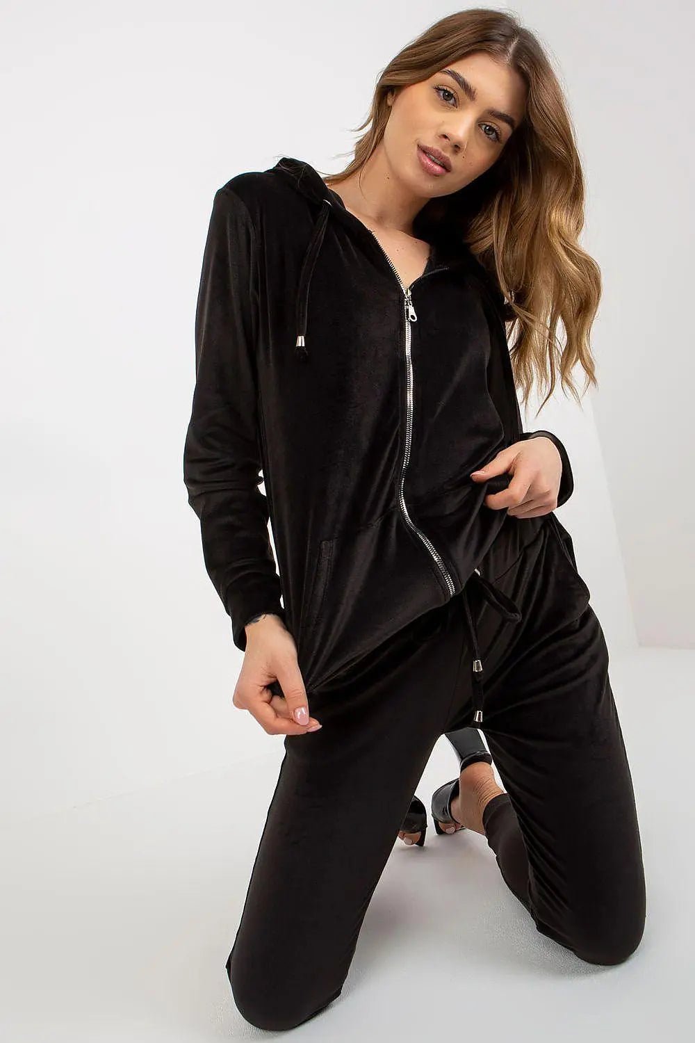 Relevance Velour set consisting of a sweatshirt and long pants - Honesty Sales