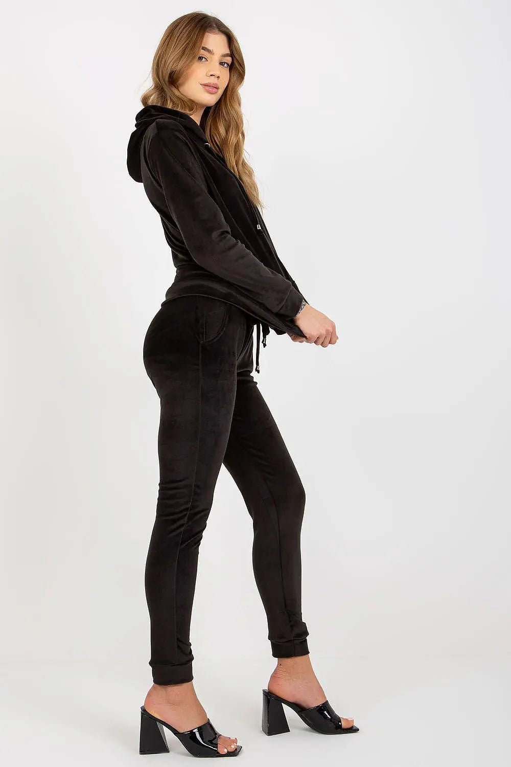 Relevance Velour set consisting of a sweatshirt and long pants - Honesty Sales
