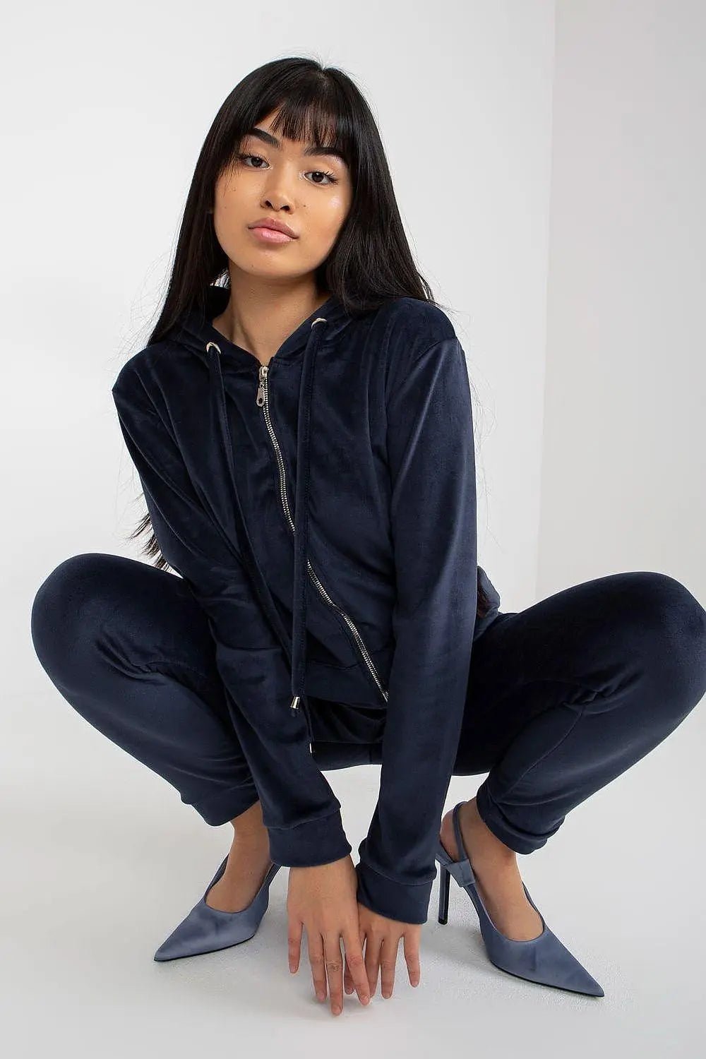 Relevance Velour set consisting of a sweatshirt and long pants - Honesty Sales