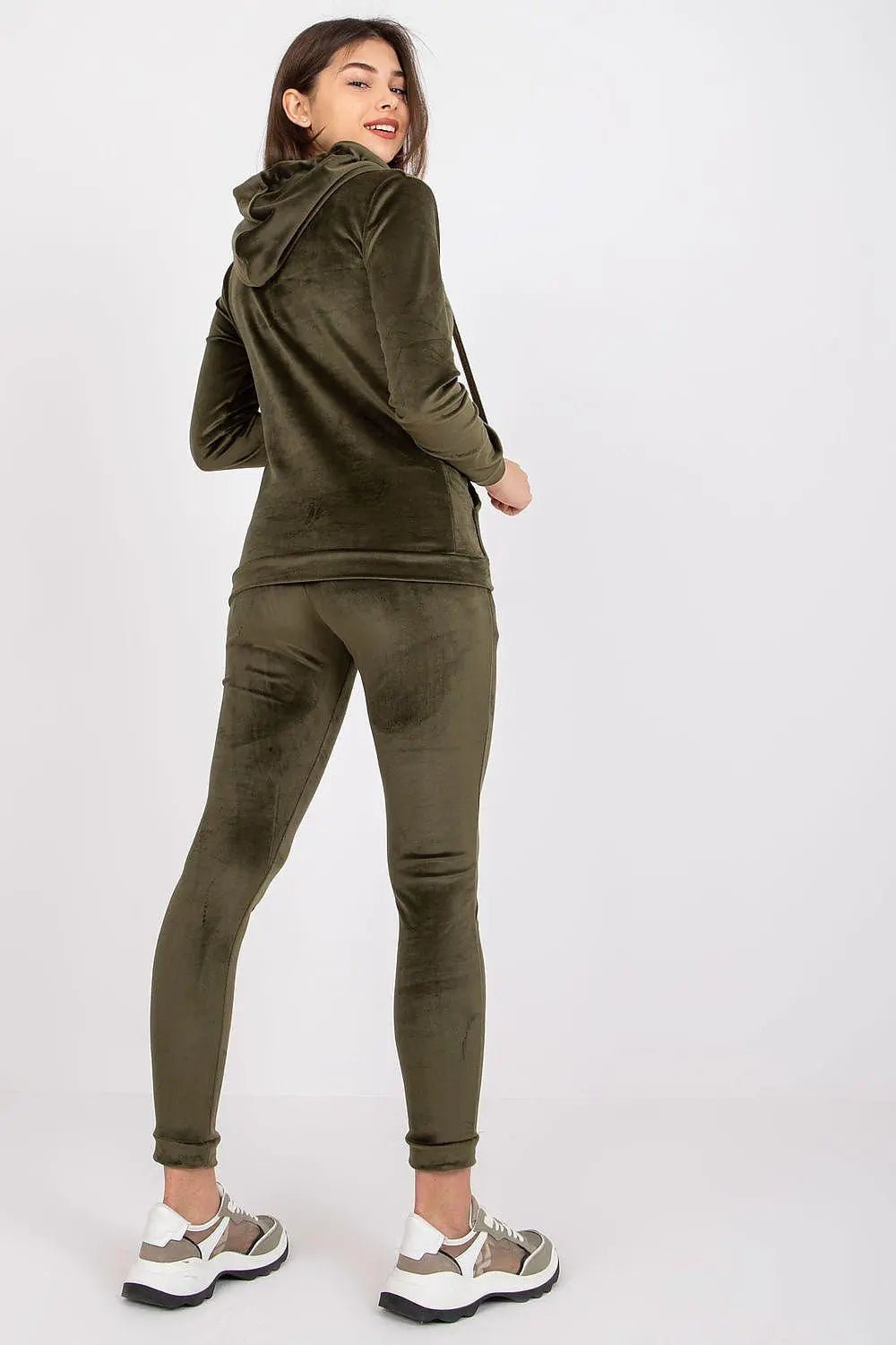 Relevance Velour set consisting of a sweatshirt and long pants - Honesty Sales