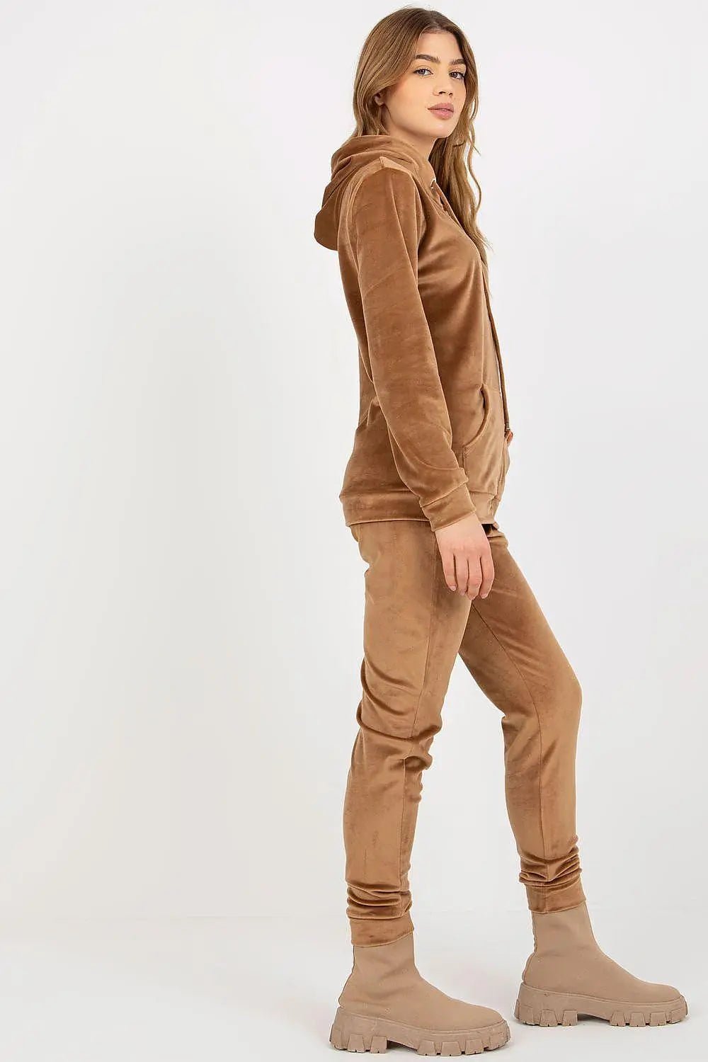 Relevance Velour set consisting of a sweatshirt and long pants - Honesty Sales