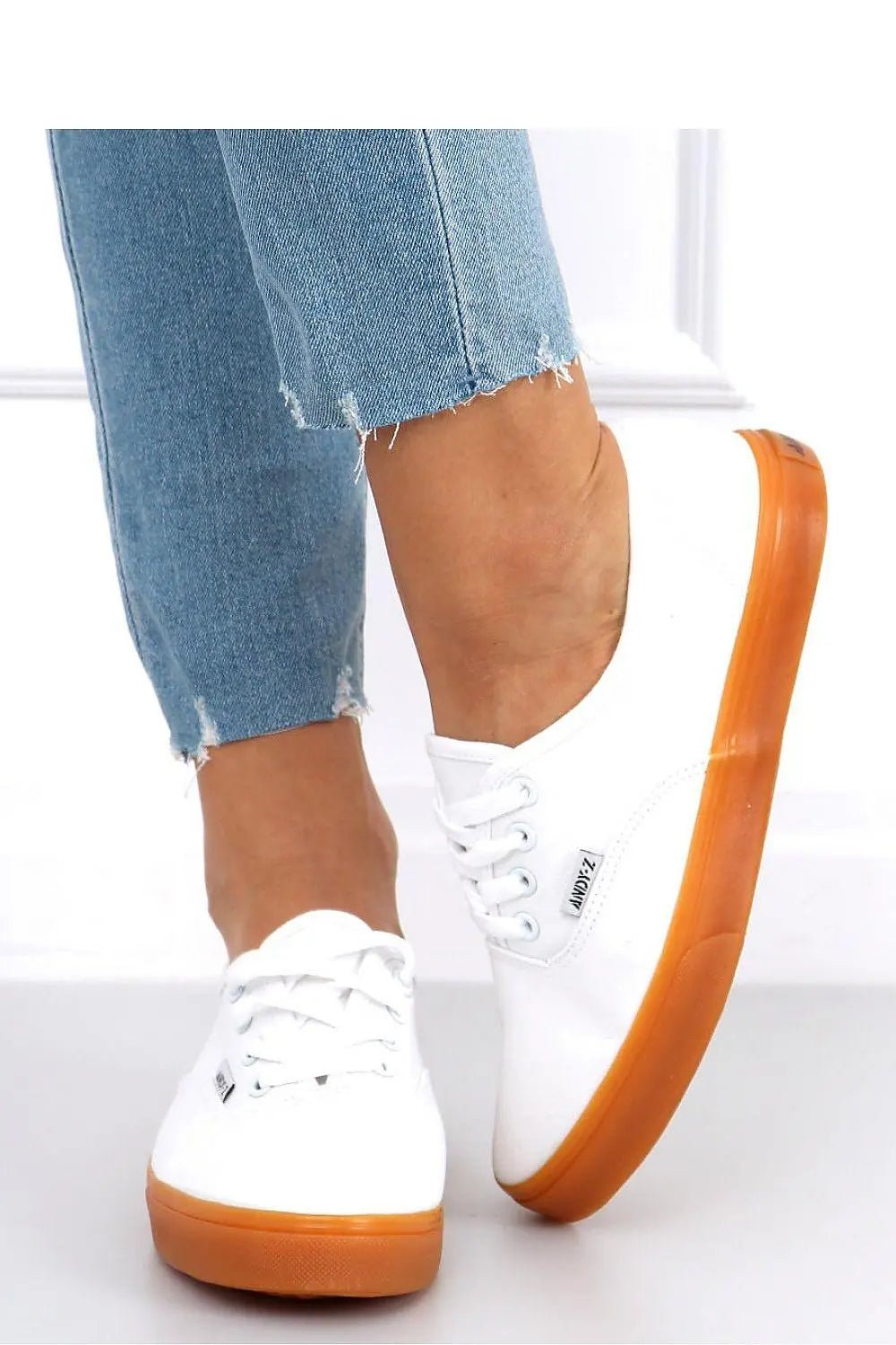 Sneakers model 162116 Inello - Honesty Sales
