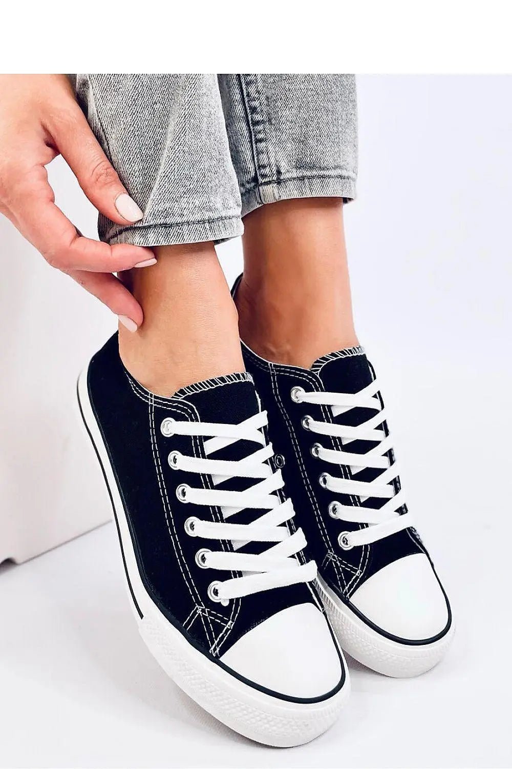 Sneakers model 194240 Inello - Honesty Sales