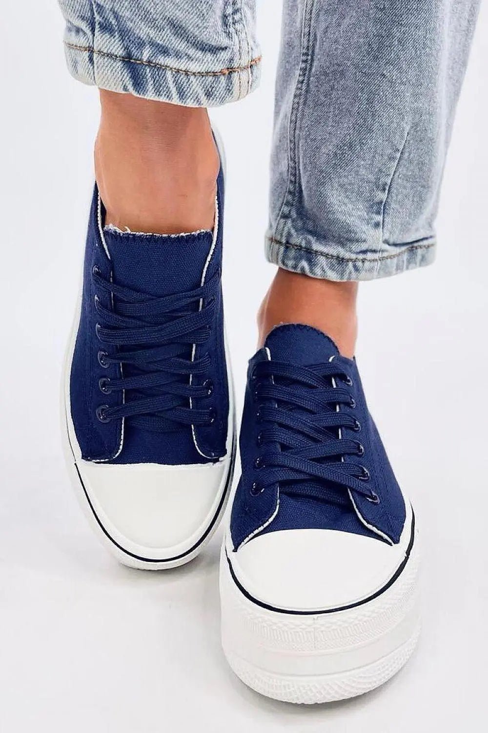 Sneakers model 195620 Inello - Honesty Sales