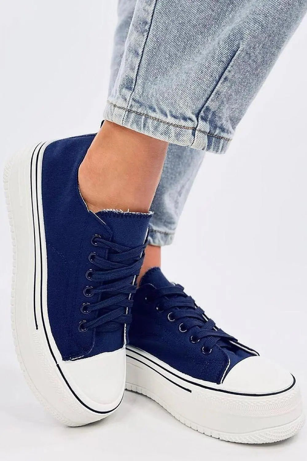 Sneakers model 195620 Inello - Honesty Sales