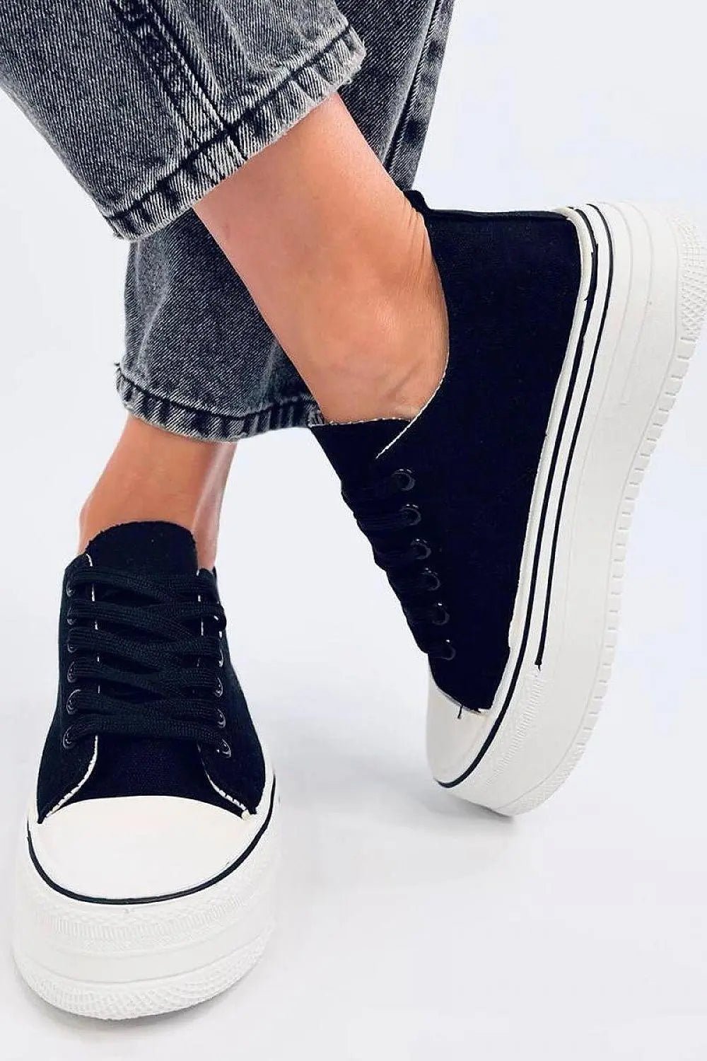 Sneakers model 195621 Inello - Honesty Sales