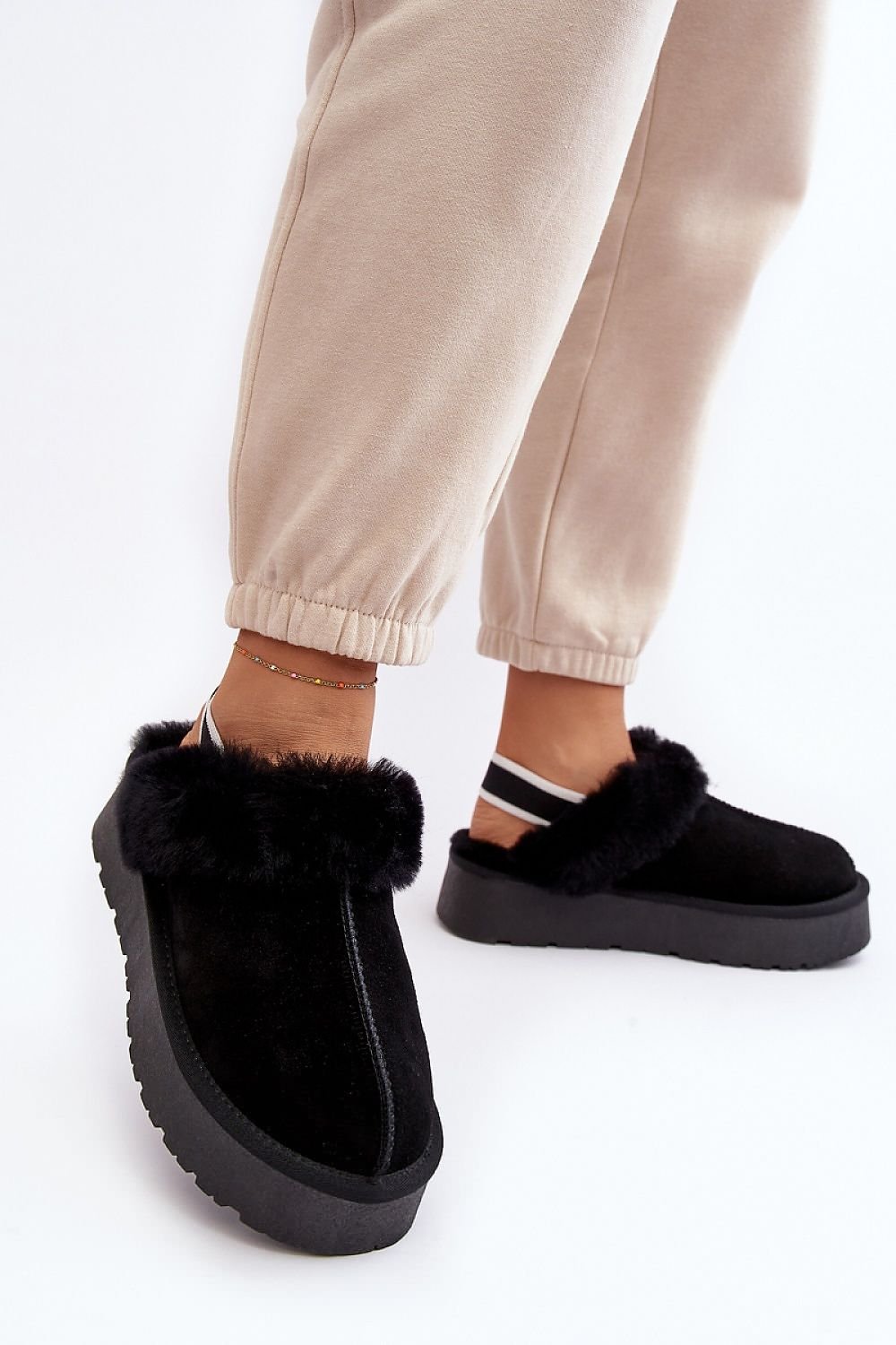 Step in style Fashionable women's slippers made of natural suede - Honesty Sales