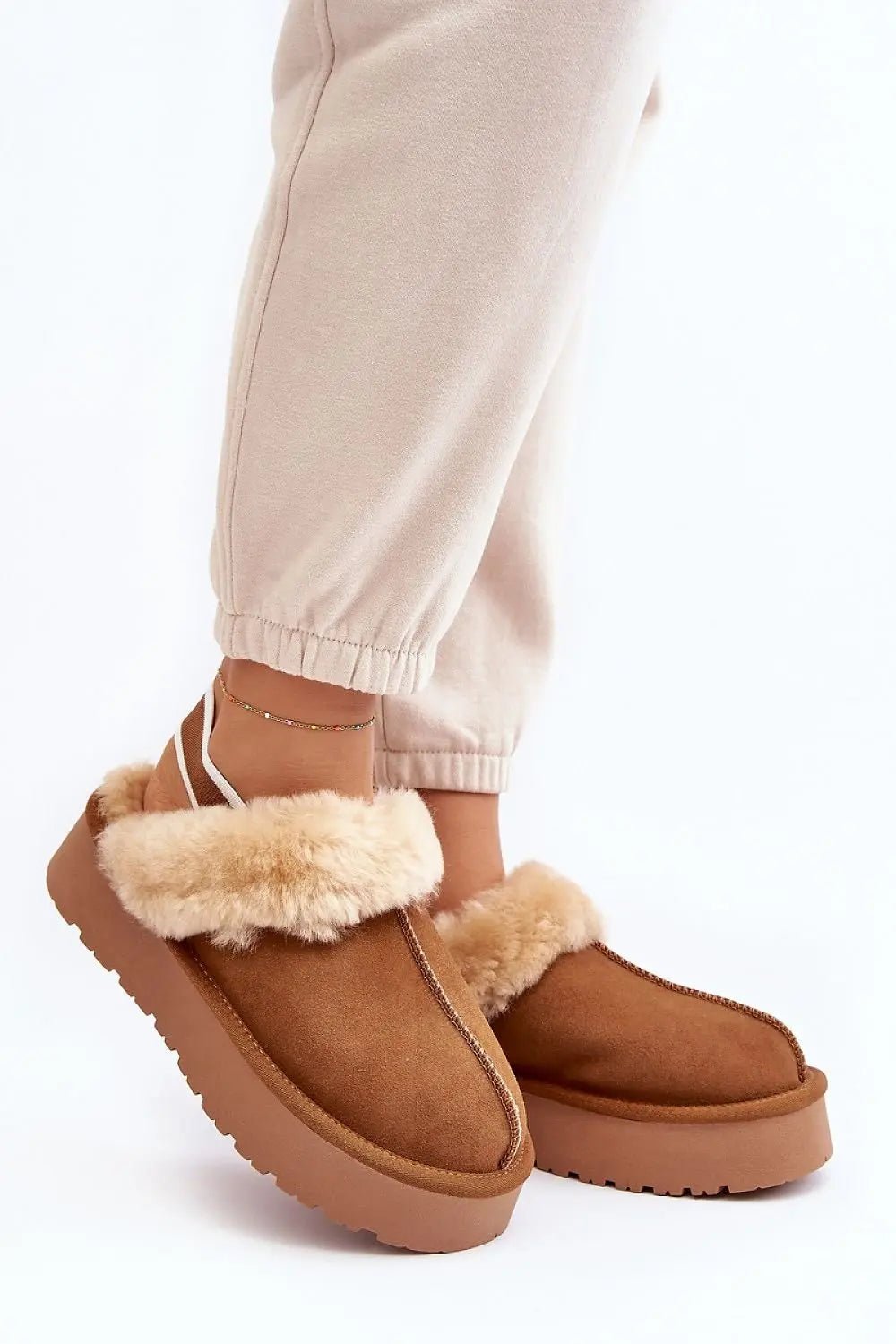Step in style Fashionable women's slippers made of natural suede - Honesty Sales