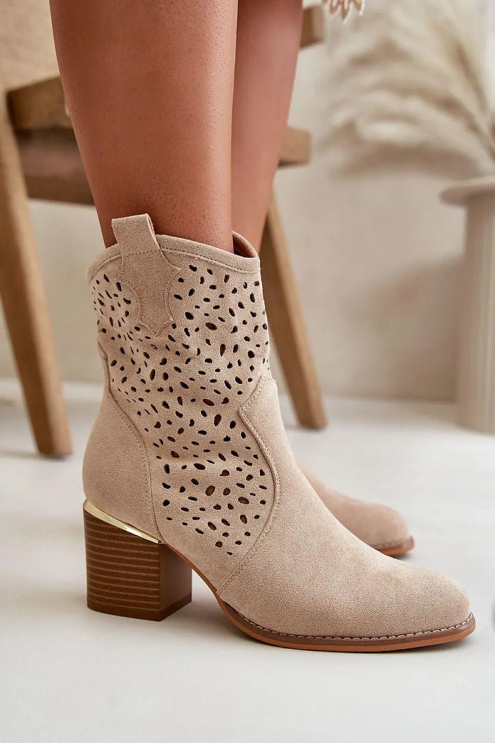 Step in style Women's ankle boots made of eco suede - Honesty Sales