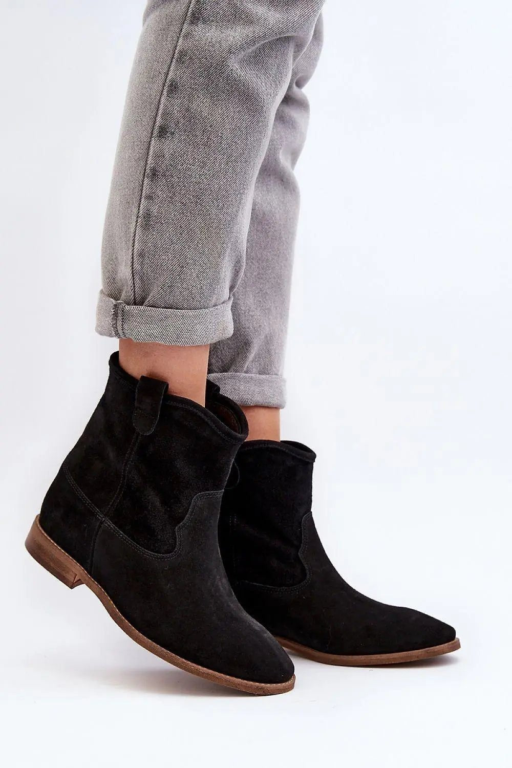 Step in style Women's boots made of natural suede - Honesty Sales