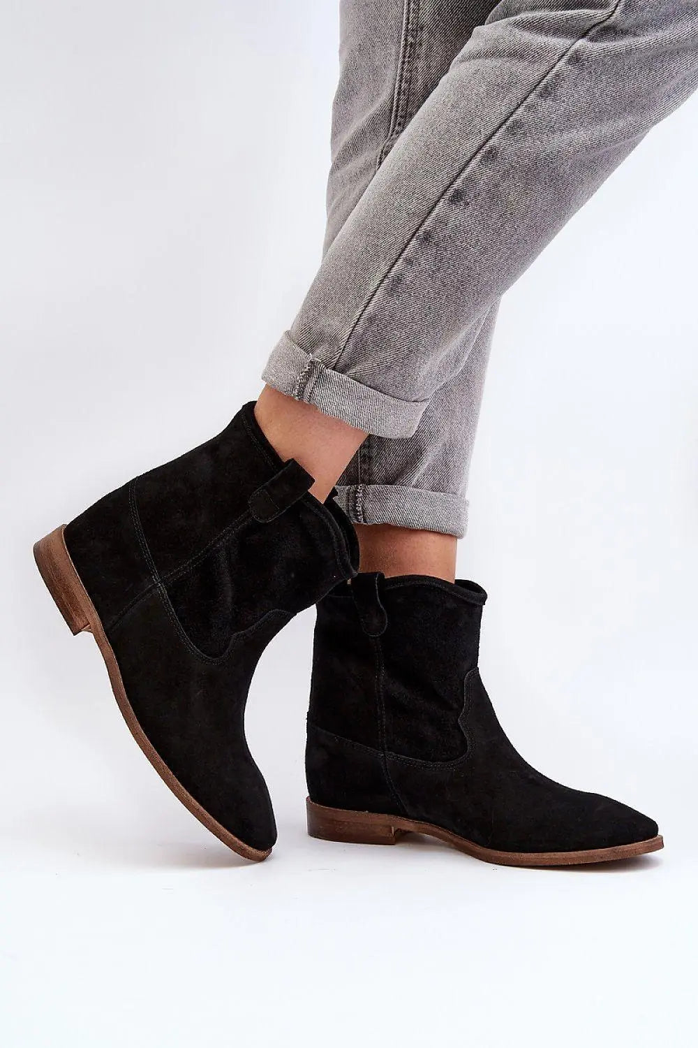 Step in style Women's boots made of natural suede - Honesty Sales