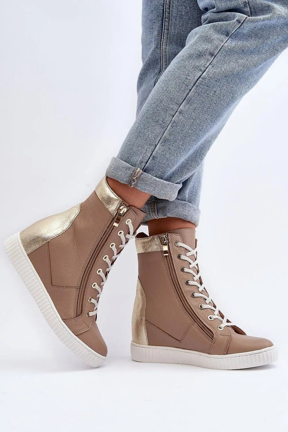 Step in style Women's wedge sneakers made of natural leather - Honesty Sales