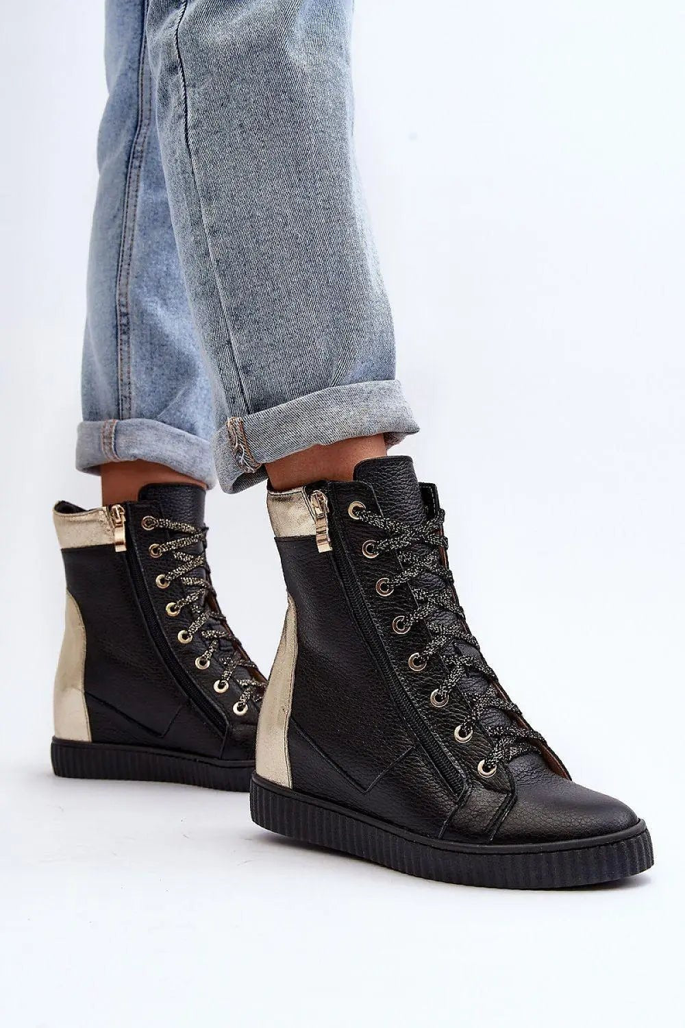 Step in style Women's wedge sneakers made of natural leather - Honesty Sales