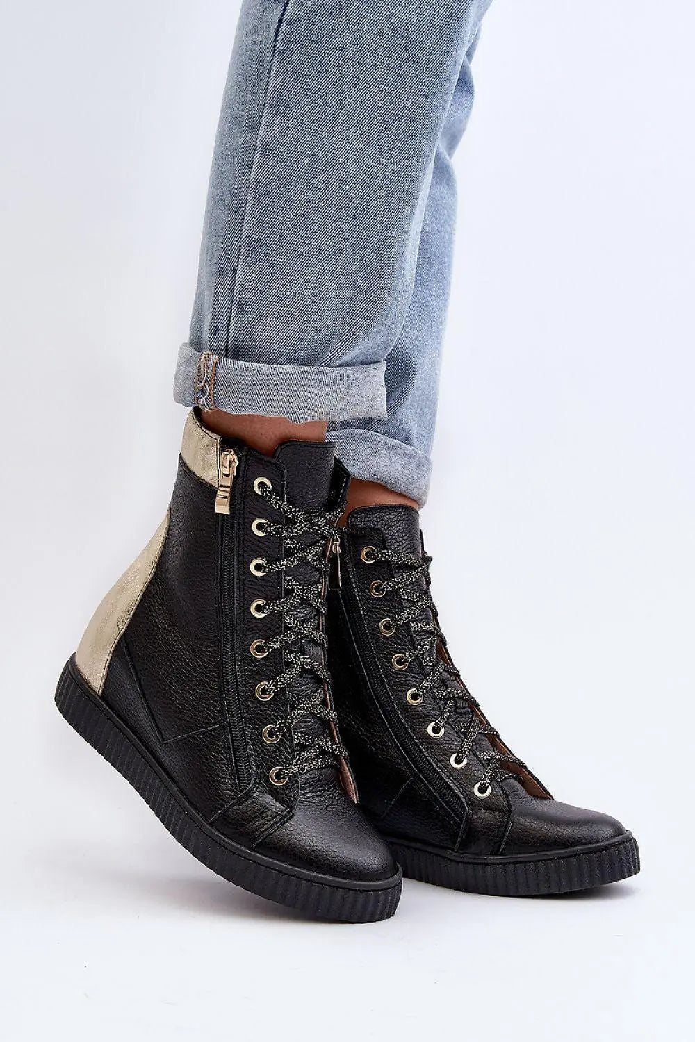 Step in style Women's wedge sneakers made of natural leather - Honesty Sales