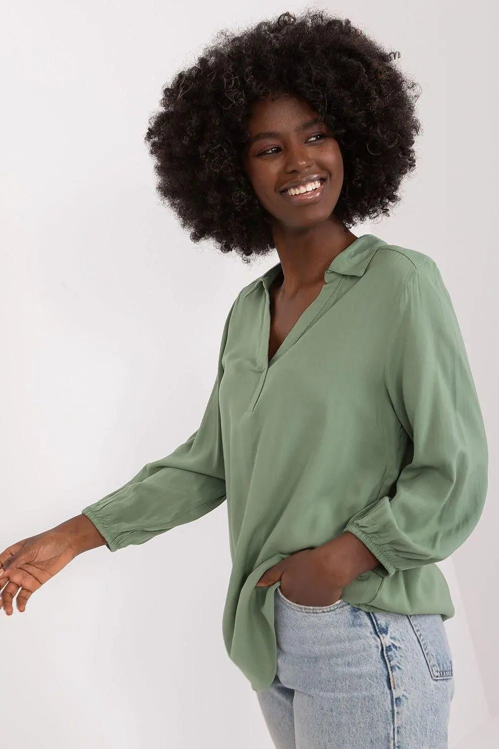 Sublevel airy and pleasant blouse - Honesty Sales