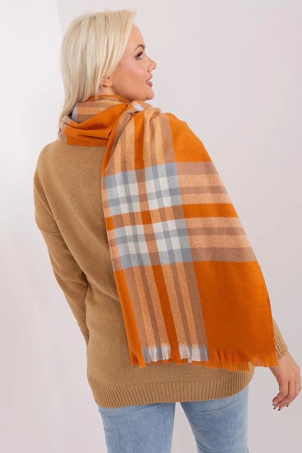 Versatile Check Scarf – Add Warmth and Style to Your Cold-Weather Wardrobe - Honesty Sales
