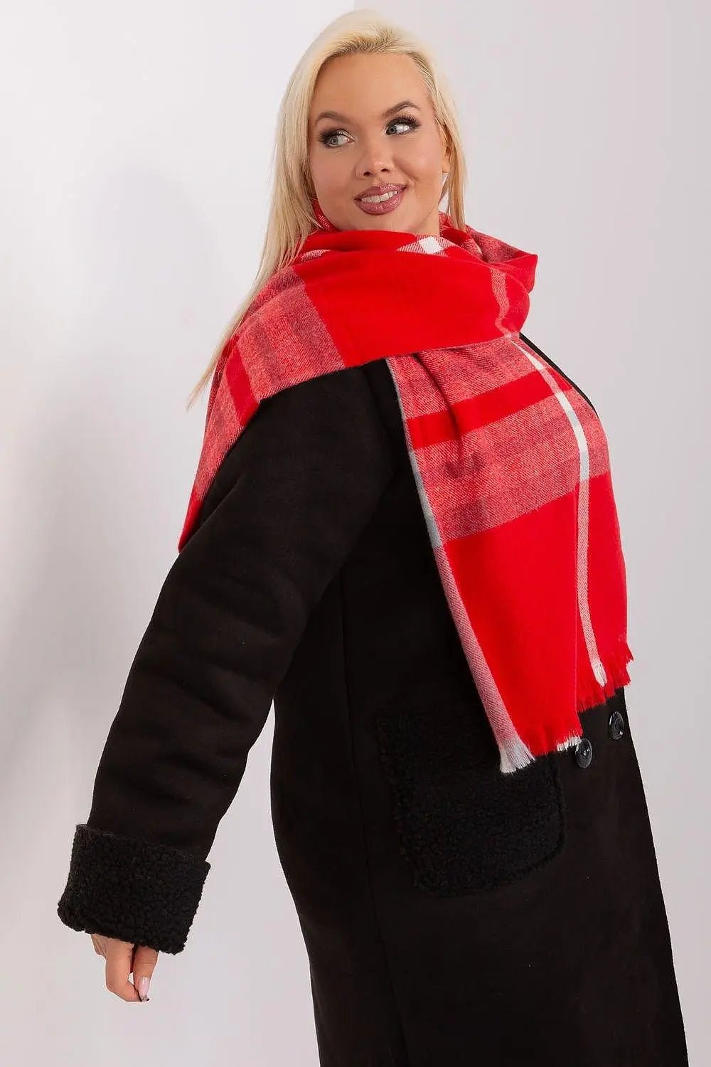 Versatile Check Scarf – Add Warmth and Style to Your Cold-Weather Wardrobe - Honesty Sales