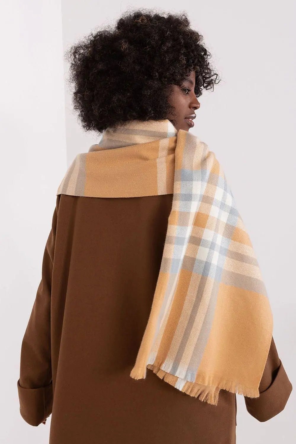 Versatile Check Scarf – Add Warmth and Style to Your Cold-Weather Wardrobe - Honesty Sales