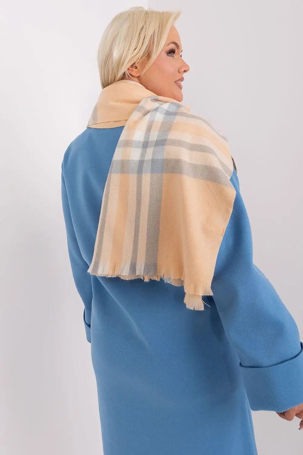 Versatile Check Scarf – Add Warmth and Style to Your Cold-Weather Wardrobe - Honesty Sales
