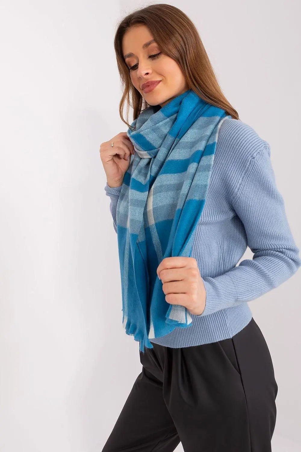 Versatile Check Scarf – Add Warmth and Style to Your Cold-Weather Wardrobe - Honesty Sales