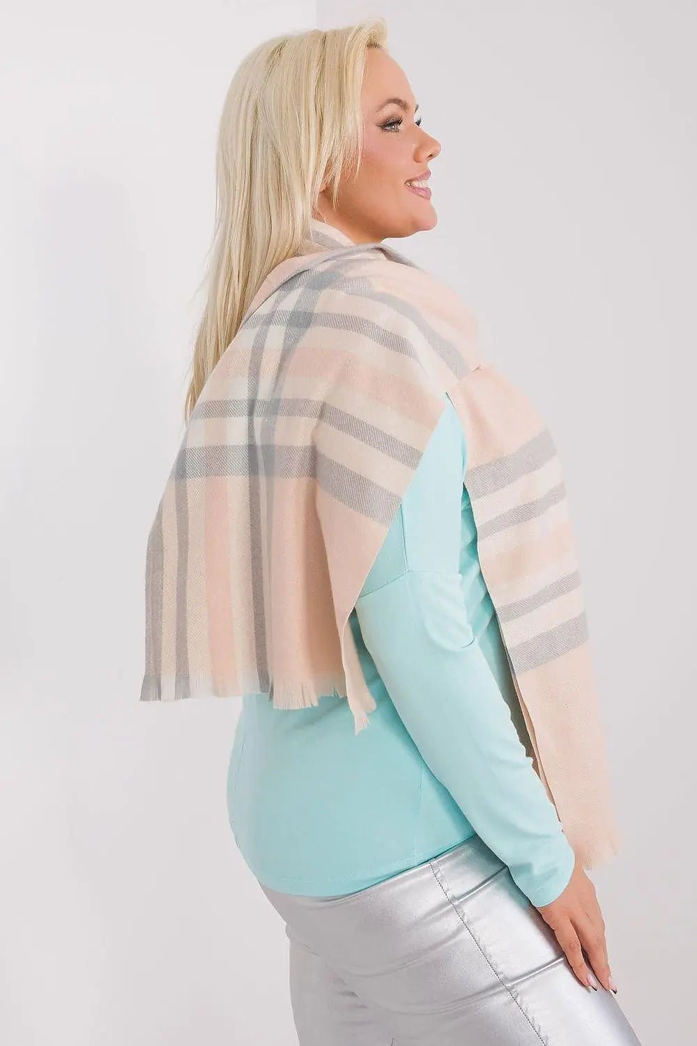 Versatile Check Scarf – Add Warmth and Style to Your Cold-Weather Wardrobe - Honesty Sales