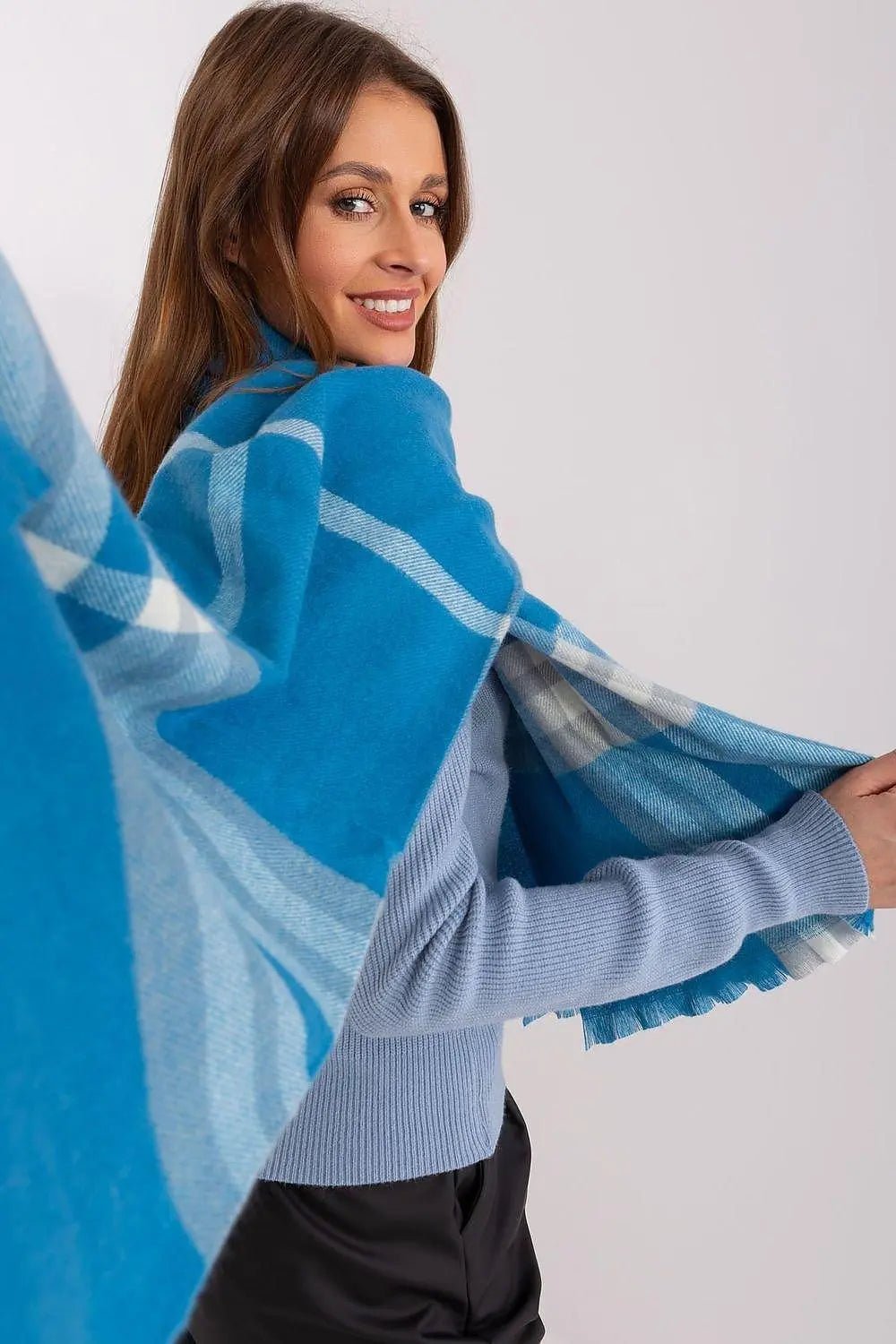 Versatile Check Scarf – Add Warmth and Style to Your Cold-Weather Wardrobe - Honesty Sales