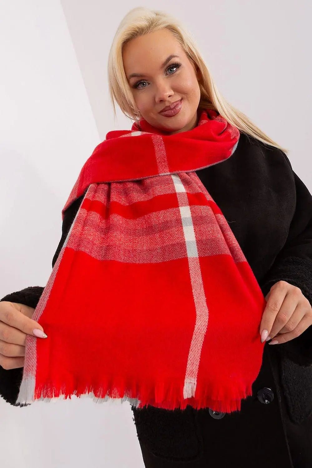 Versatile Check Scarf – Add Warmth and Style to Your Cold-Weather Wardrobe - Honesty Sales