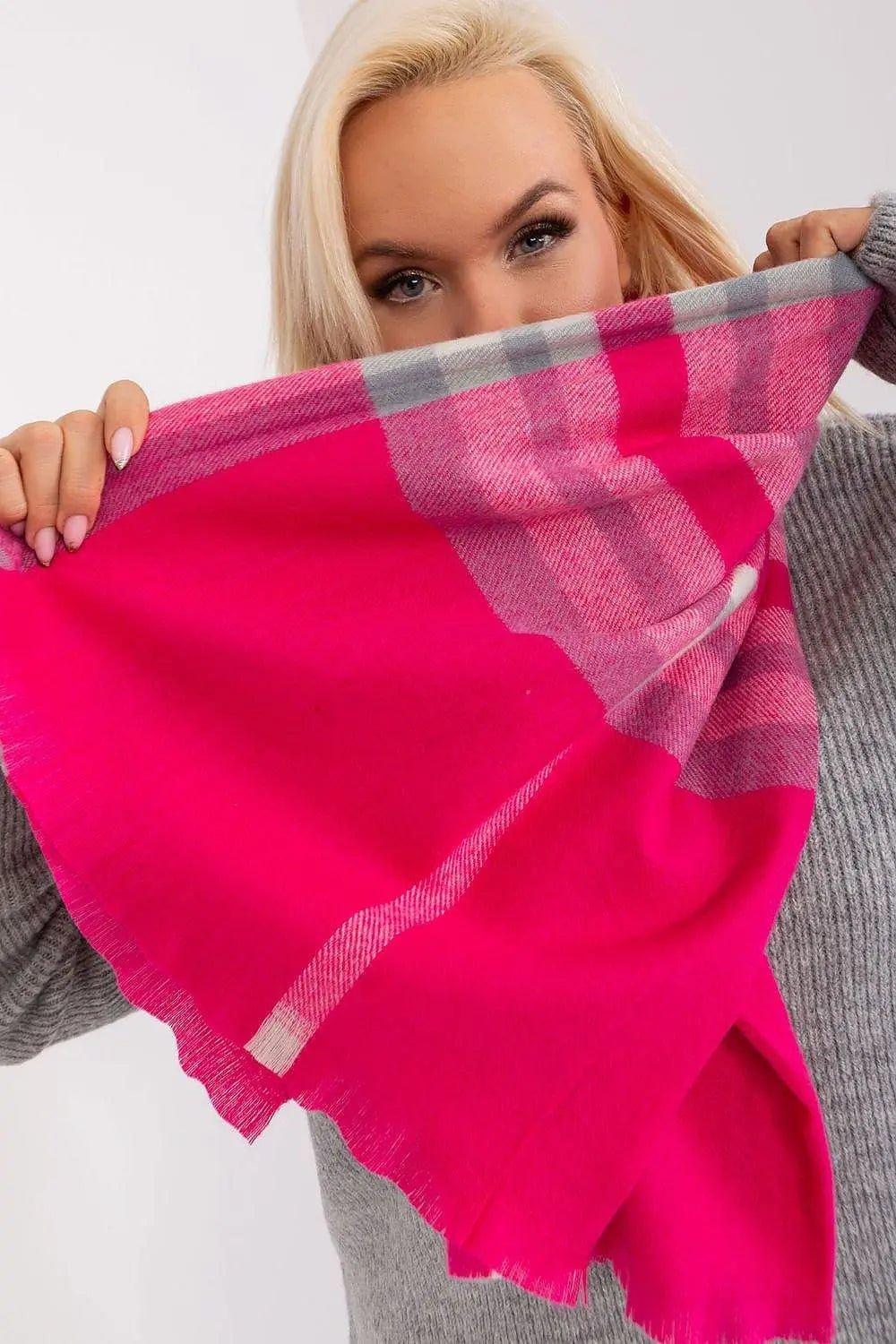 Versatile Check Scarf – Add Warmth and Style to Your Cold-Weather Wardrobe - Honesty Sales