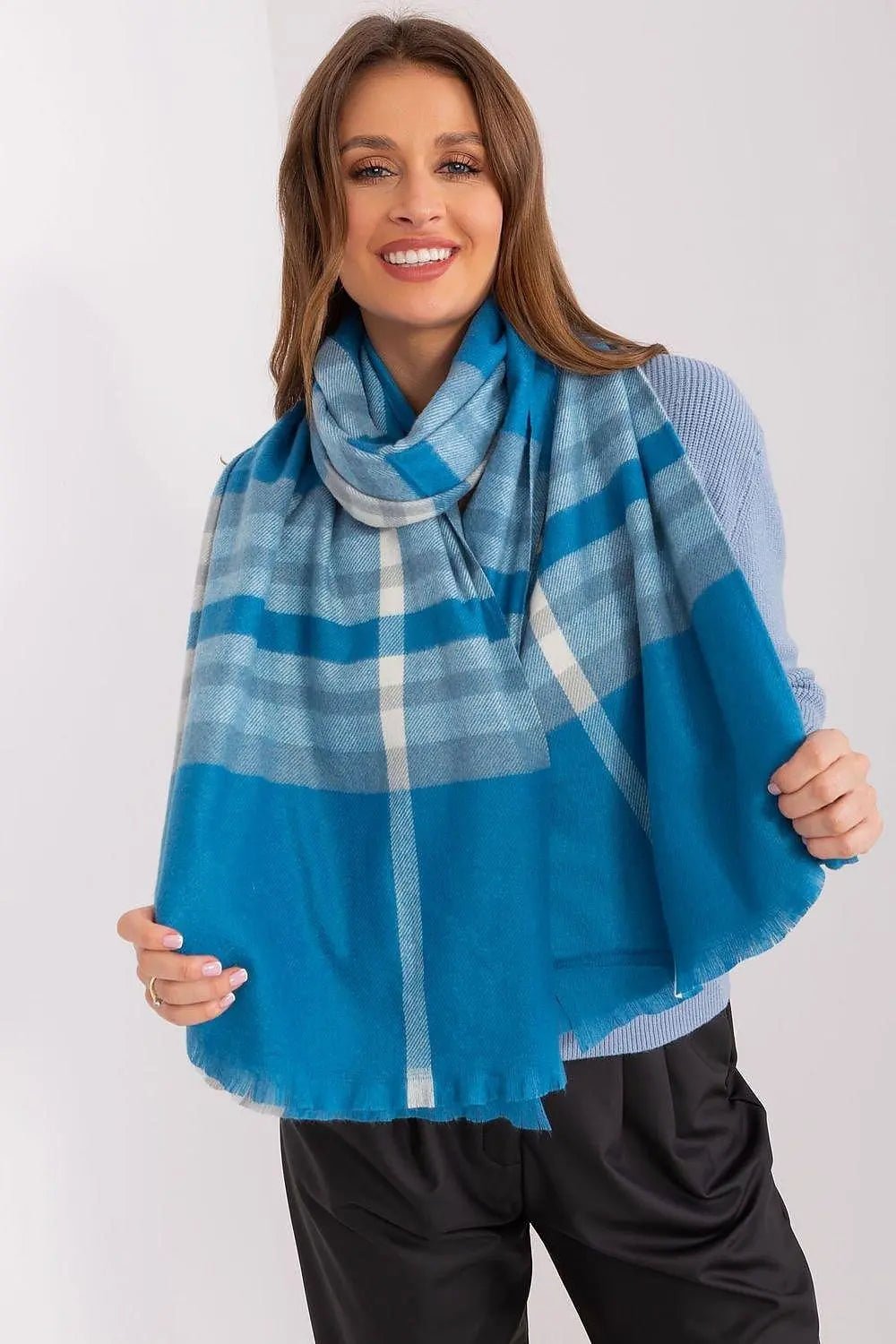 Versatile Check Scarf – Add Warmth and Style to Your Cold-Weather Wardrobe - Honesty Sales