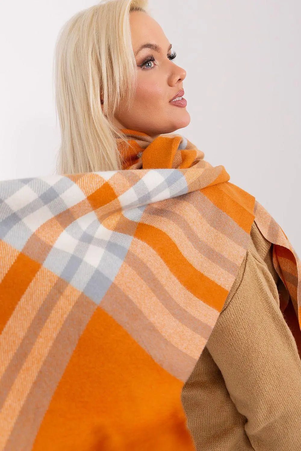Versatile Check Scarf – Add Warmth and Style to Your Cold-Weather Wardrobe - Honesty Sales