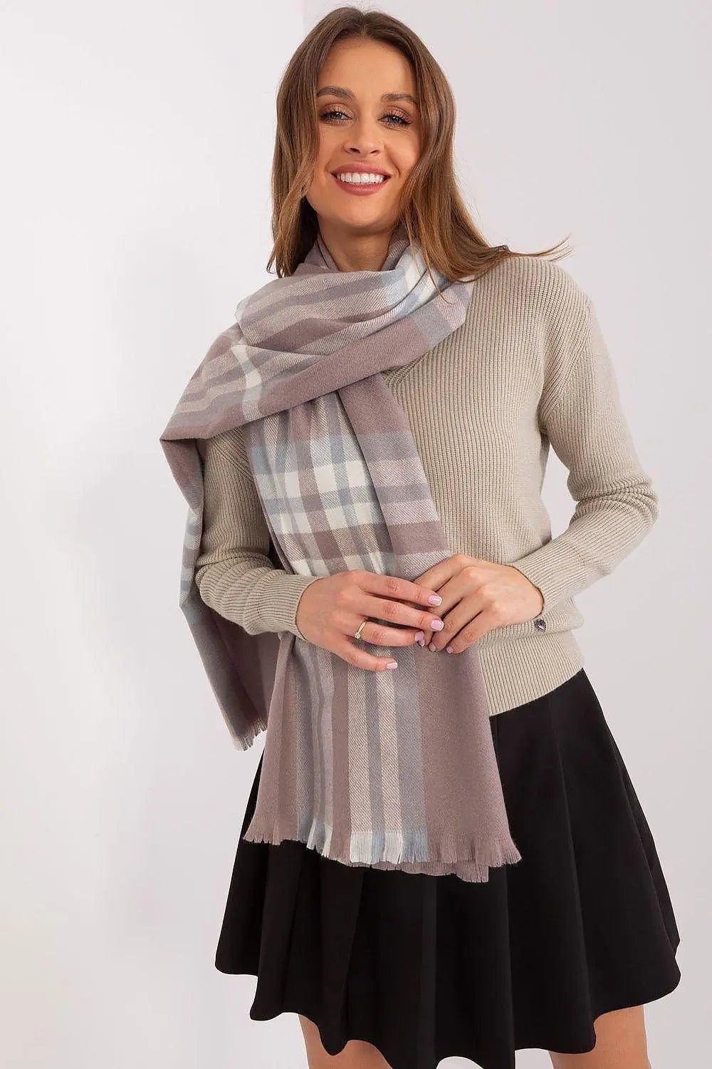 Versatile Check Scarf – Add Warmth and Style to Your Cold-Weather Wardrobe - Honesty Sales