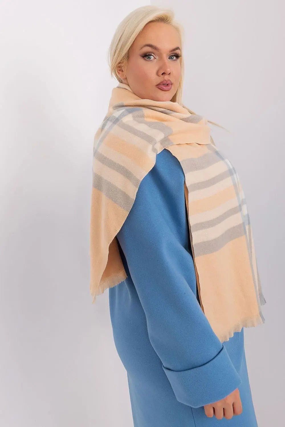 Versatile Check Scarf – Add Warmth and Style to Your Cold-Weather Wardrobe - Honesty Sales