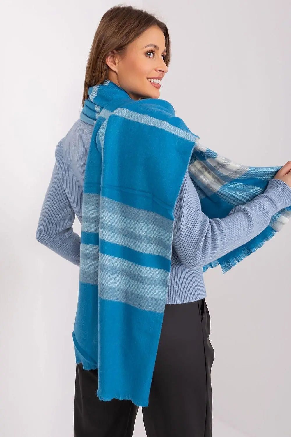 Versatile Check Scarf – Add Warmth and Style to Your Cold-Weather Wardrobe - Honesty Sales